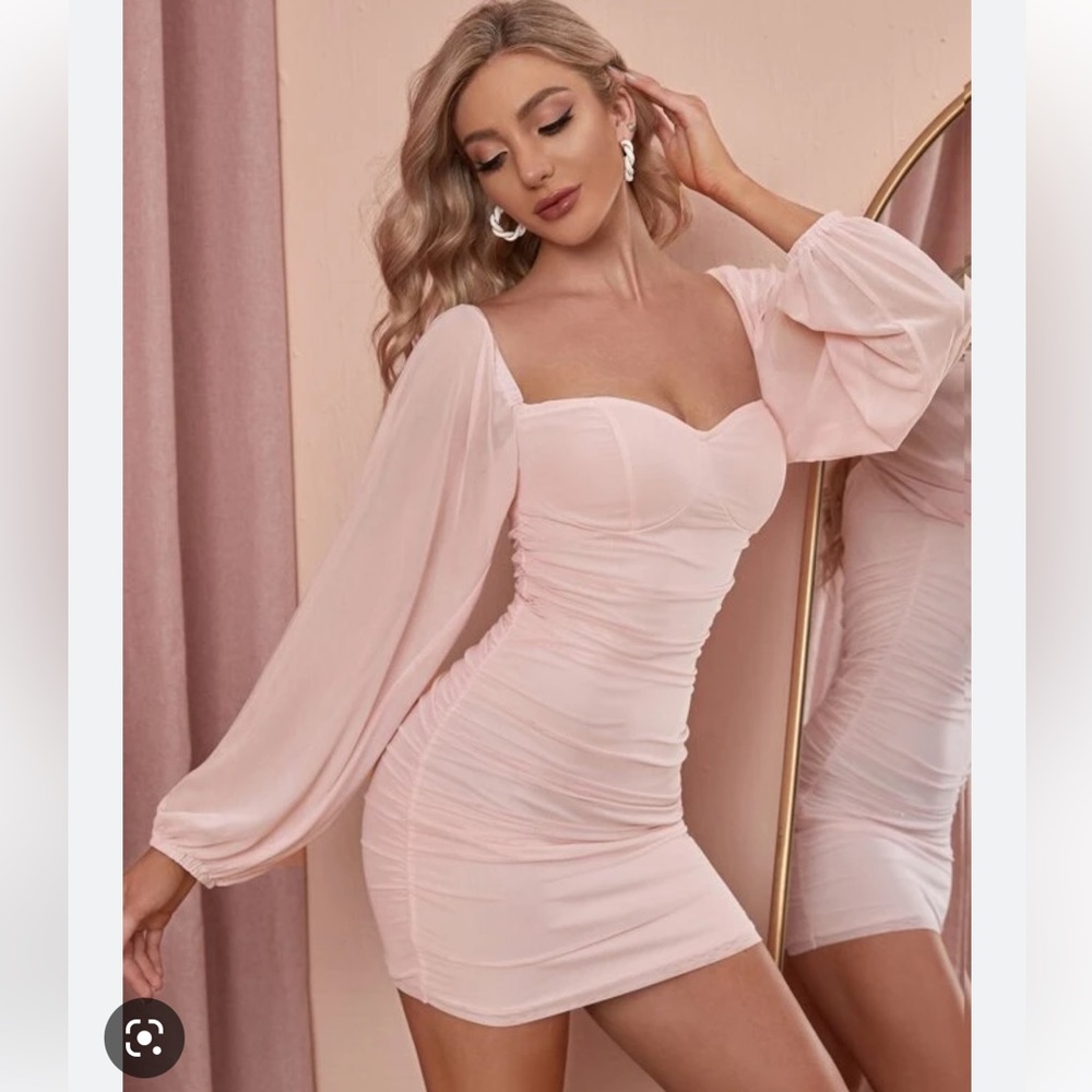 Sweetheart Neck Ruched Body con dress. Pastel pink. Size-Small.